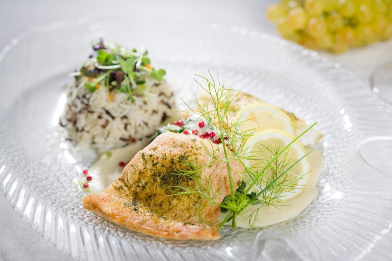 Spundloch- Das Hotel & Weinrestaurant Veitshöchheim Esterno foto